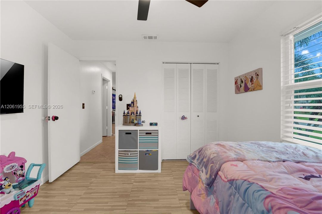 En Venta: $329,900 (2 camas, 2 baños, 936 Pies cuadrados)