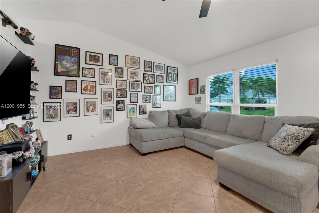 En Venta: $329,900 (2 camas, 2 baños, 936 Pies cuadrados)