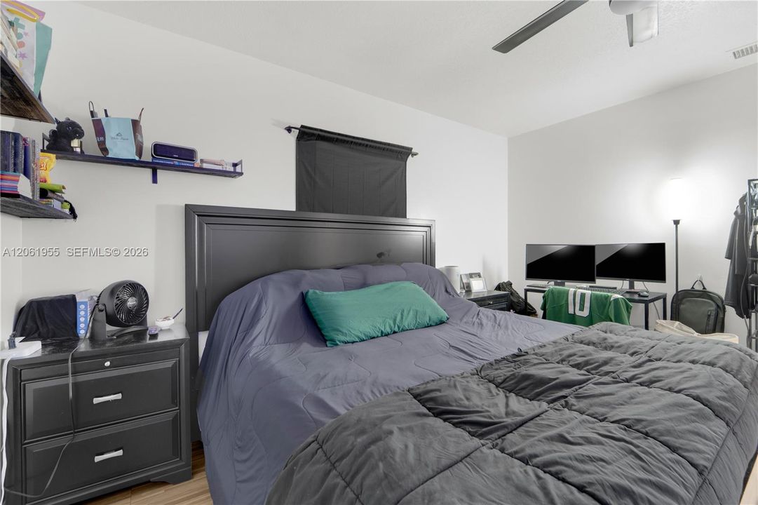 En Venta: $329,900 (2 camas, 2 baños, 936 Pies cuadrados)