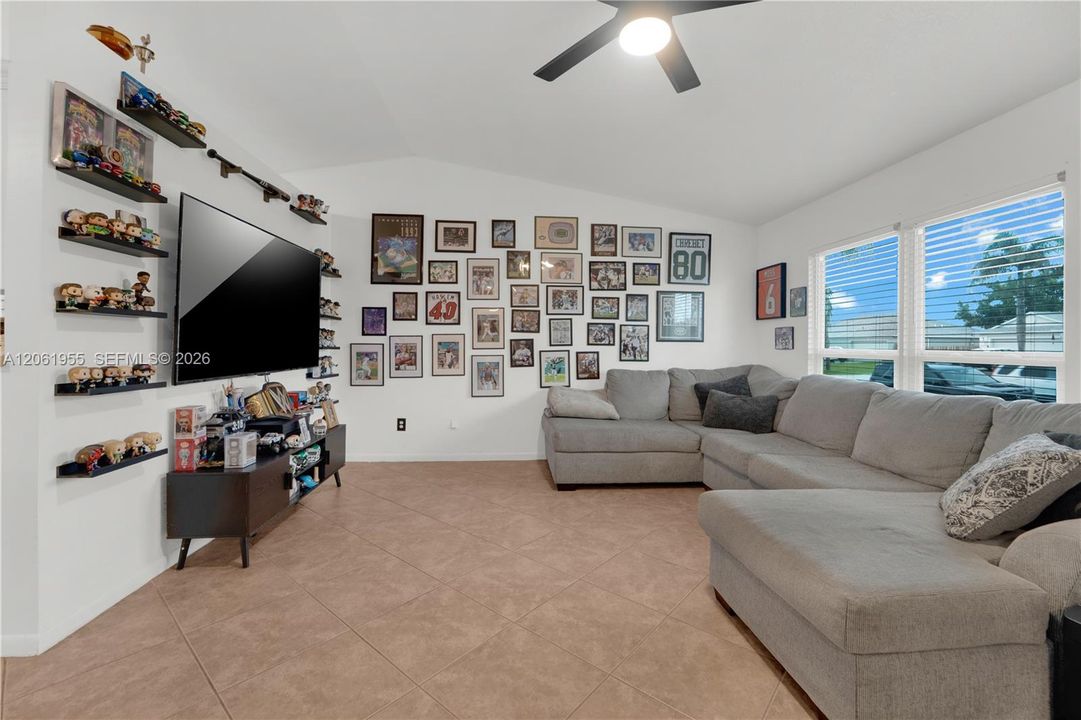 En Venta: $329,900 (2 camas, 2 baños, 936 Pies cuadrados)