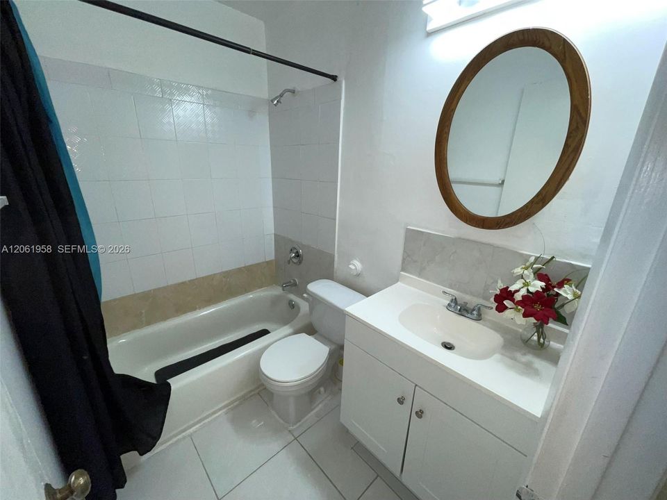 For Rent: $1,800 (2 beds, 1 baths, 2068 Square Feet)