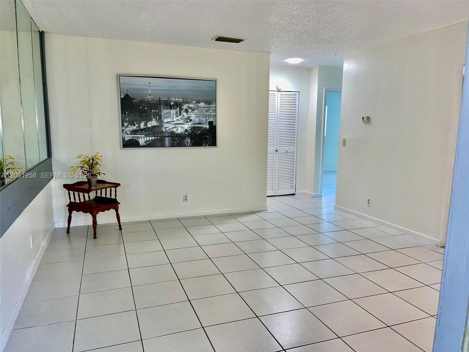 For Rent: $1,800 (2 beds, 1 baths, 2068 Square Feet)