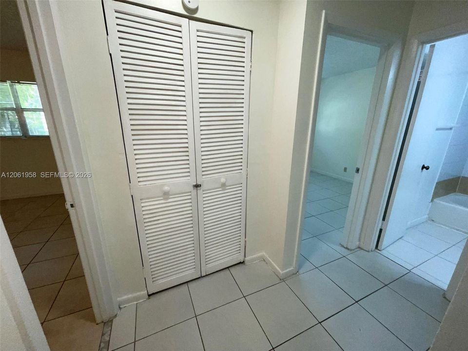 For Rent: $1,800 (2 beds, 1 baths, 2068 Square Feet)