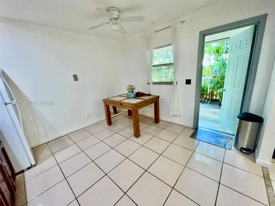 For Rent: $1,800 (2 beds, 1 baths, 2068 Square Feet)