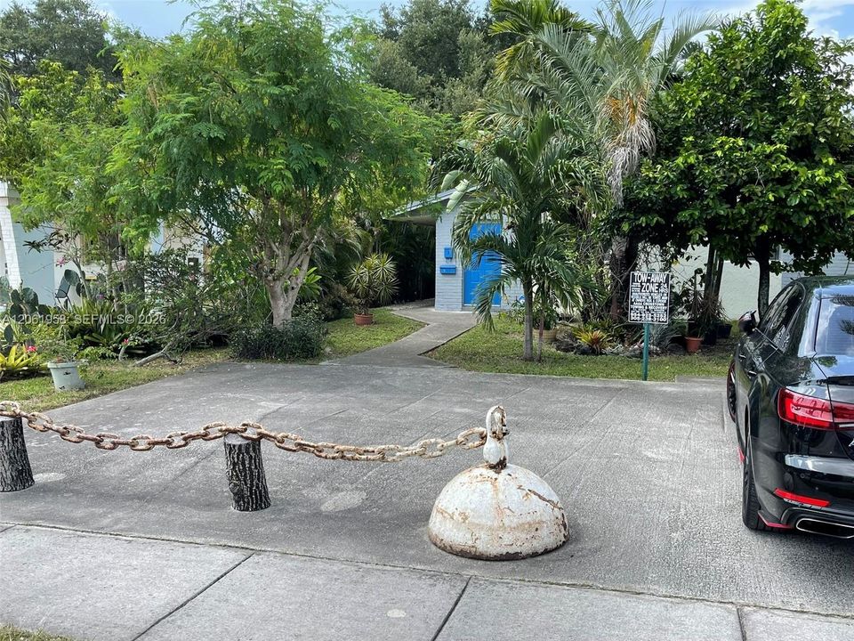 For Rent: $1,800 (2 beds, 1 baths, 2068 Square Feet)