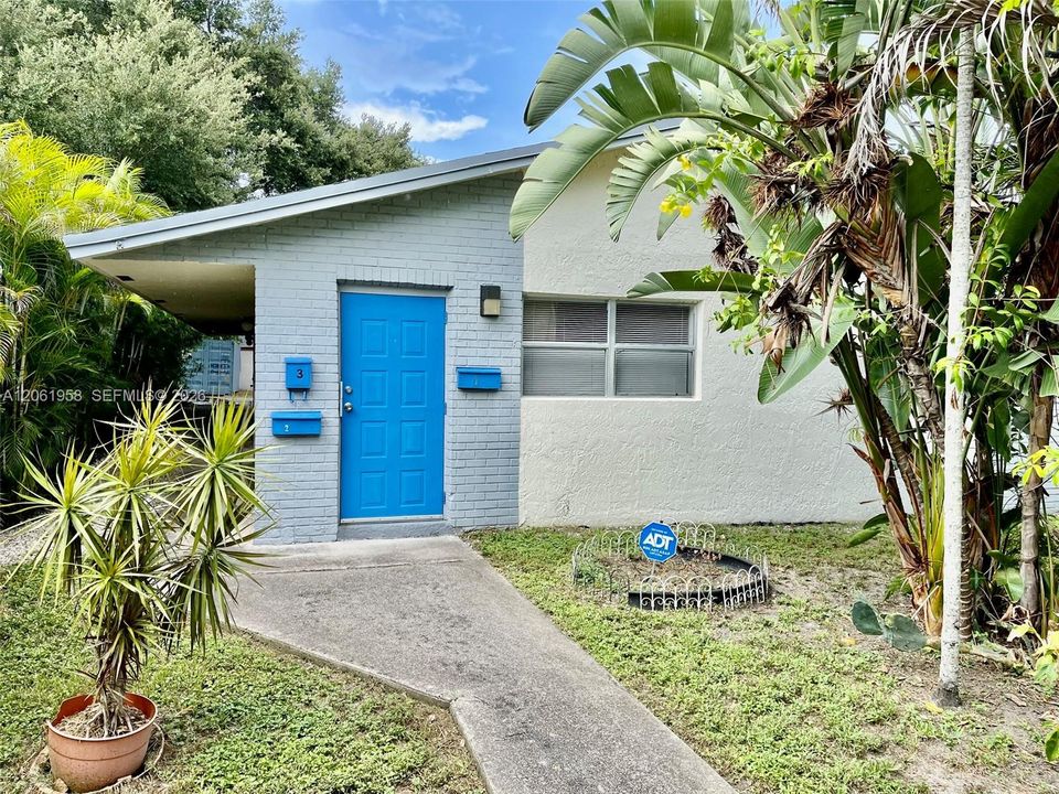 For Rent: $1,800 (2 beds, 1 baths, 2068 Square Feet)
