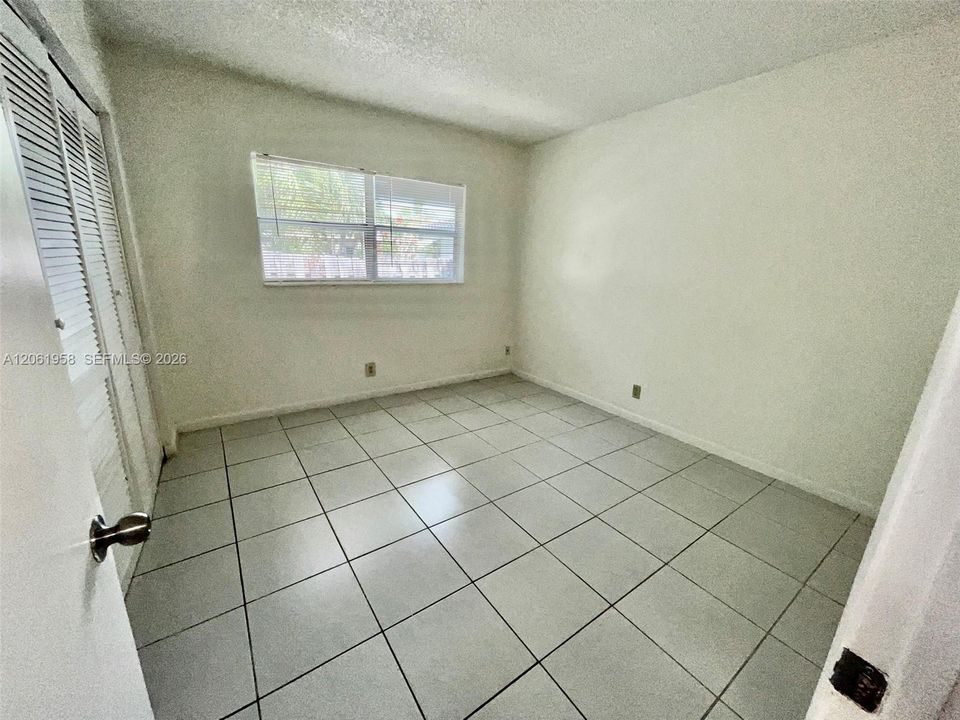 For Rent: $1,800 (2 beds, 1 baths, 2068 Square Feet)