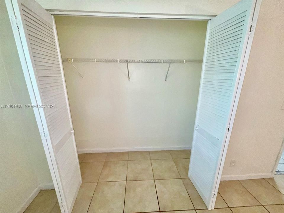 For Rent: $1,800 (2 beds, 1 baths, 2068 Square Feet)