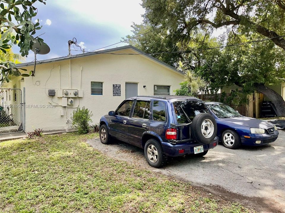 For Rent: $1,800 (2 beds, 1 baths, 2068 Square Feet)