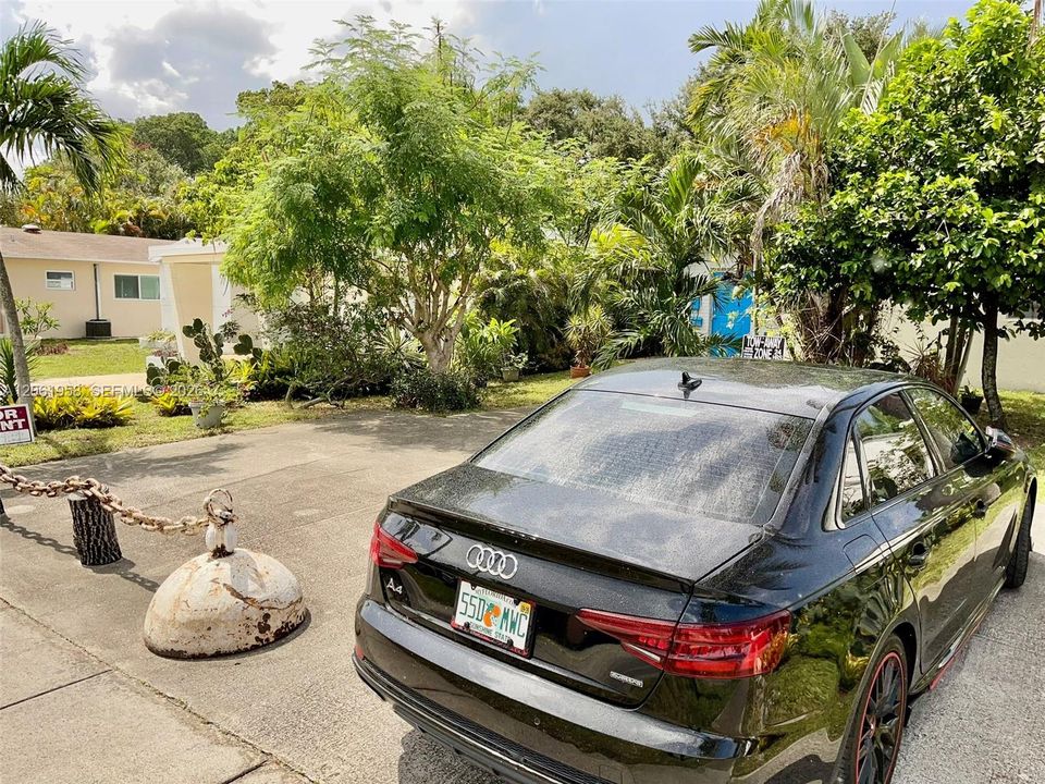 For Rent: $1,800 (2 beds, 1 baths, 2068 Square Feet)