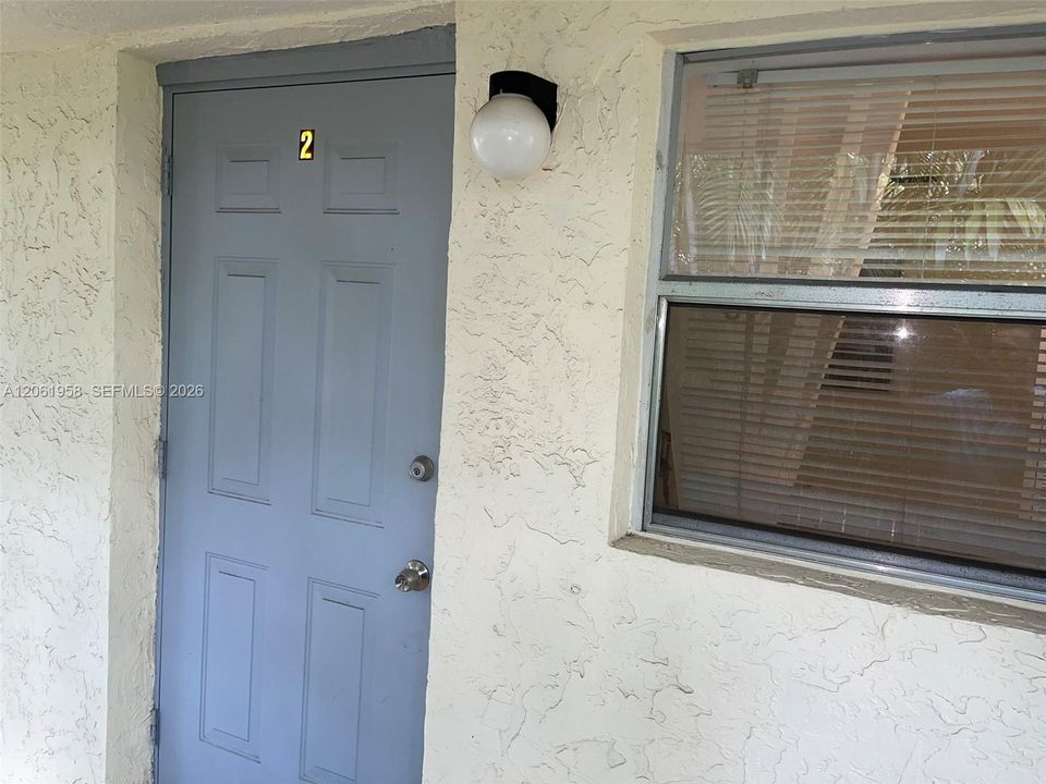 For Rent: $1,800 (2 beds, 1 baths, 2068 Square Feet)