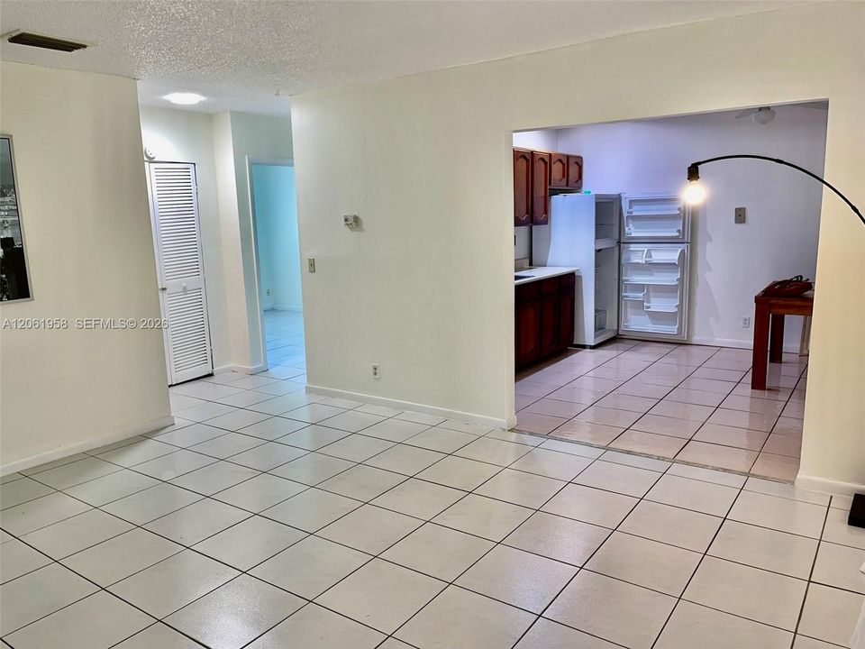 For Rent: $1,800 (2 beds, 1 baths, 2068 Square Feet)