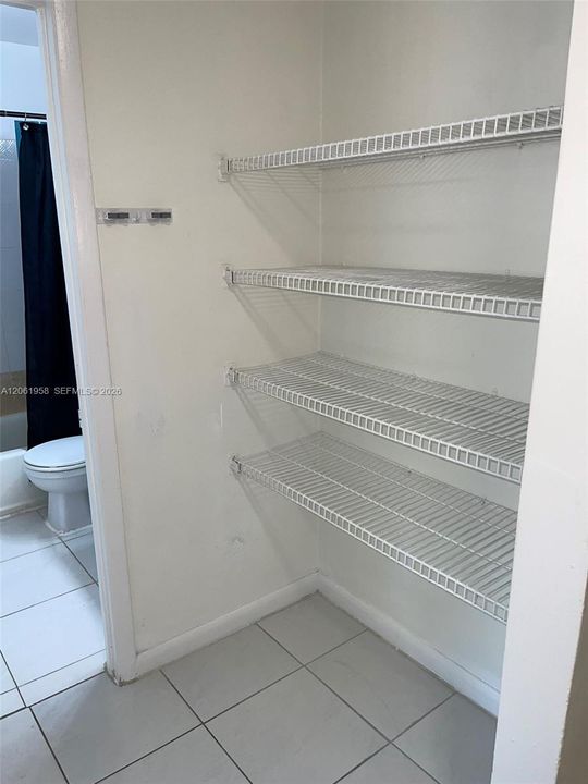 For Rent: $1,800 (2 beds, 1 baths, 2068 Square Feet)