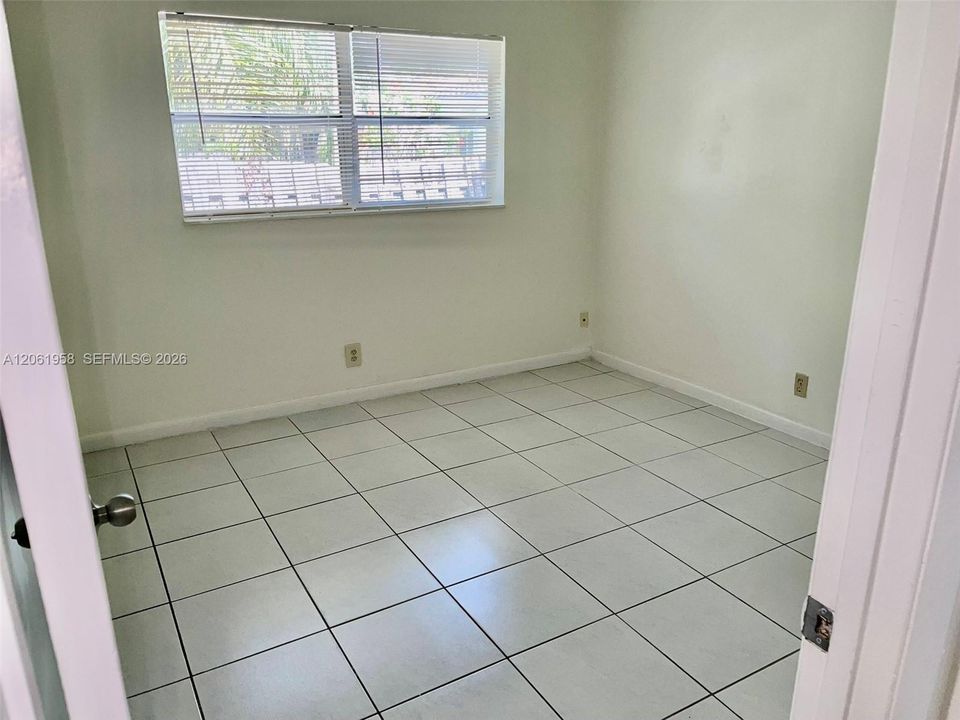 For Rent: $1,800 (2 beds, 1 baths, 2068 Square Feet)