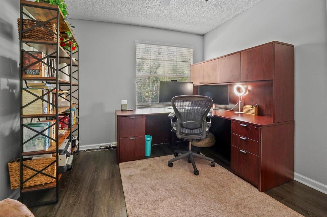 27 office 03