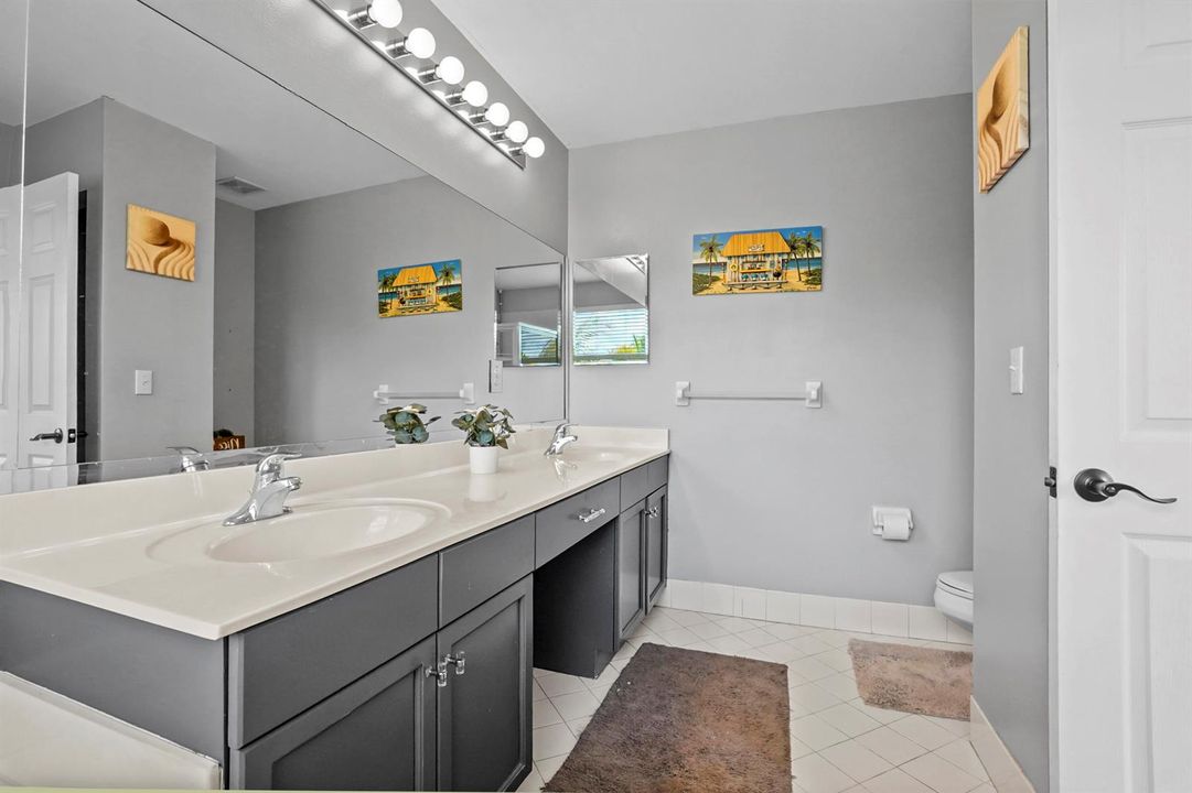 35 Bathroom 03