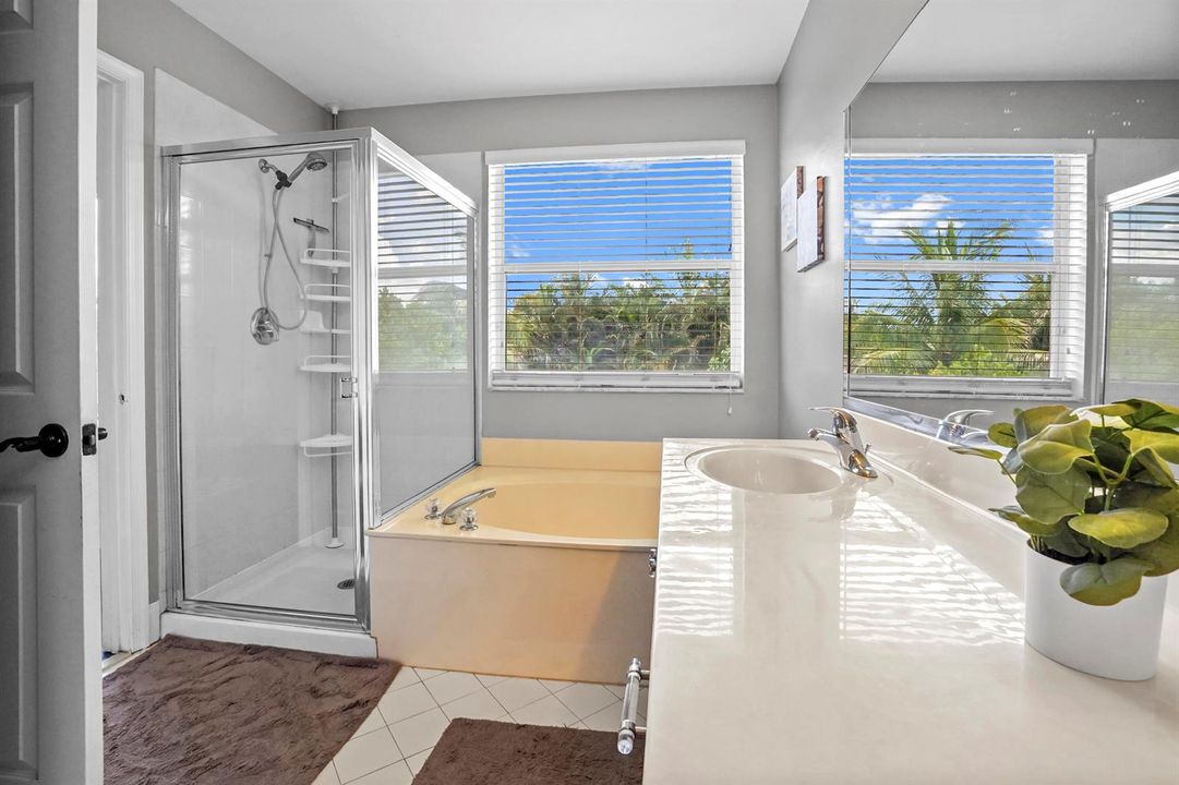 33 Bathroom 01