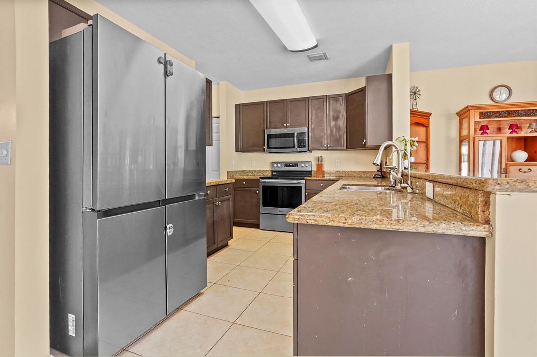 09 Kitchen 03