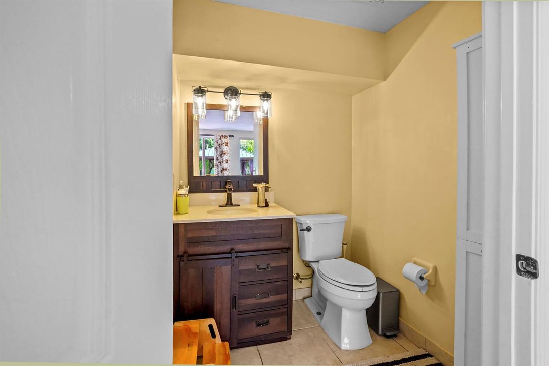 18 Bathroom 01