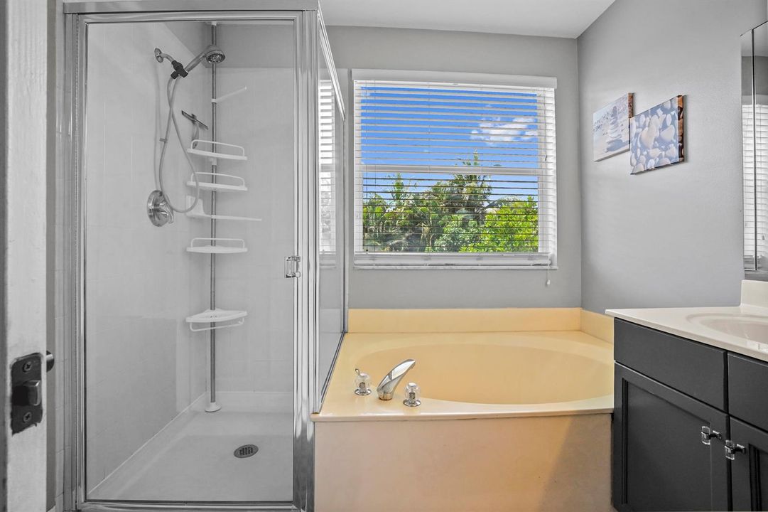 34 Bathroom 02
