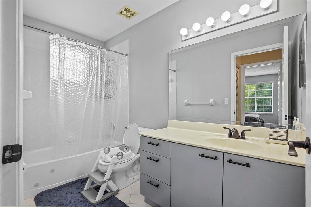 24 Bathroom 01