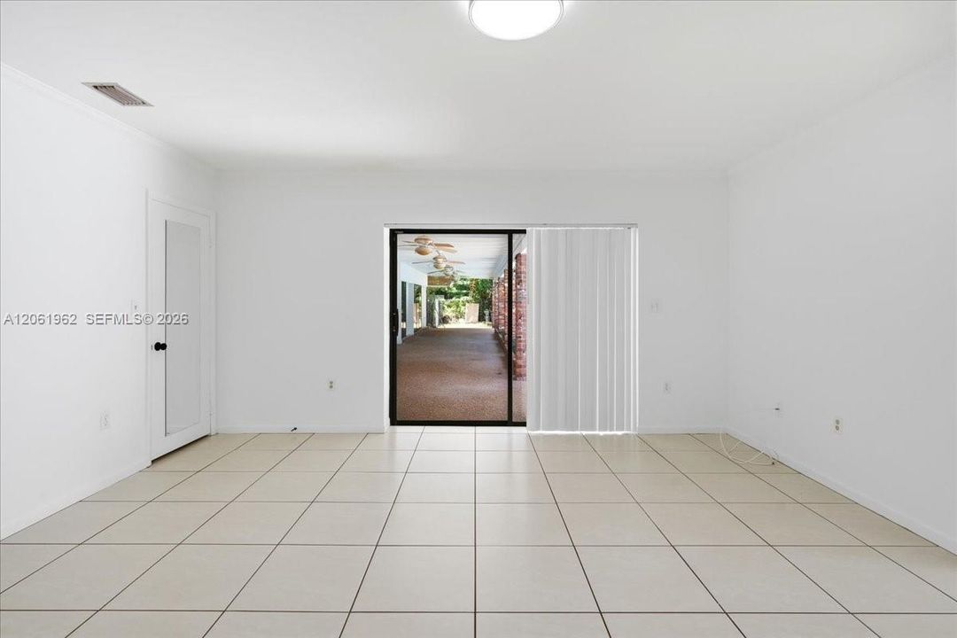 For Rent: $10,000 (4 beds, 2 baths, 2747 Square Feet)