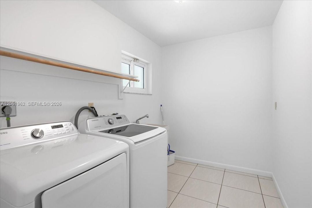 For Rent: $10,000 (4 beds, 2 baths, 2747 Square Feet)