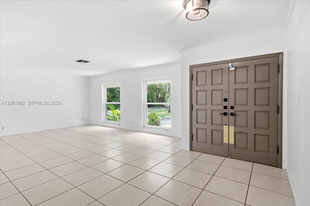 For Rent: $10,000 (4 beds, 2 baths, 2747 Square Feet)