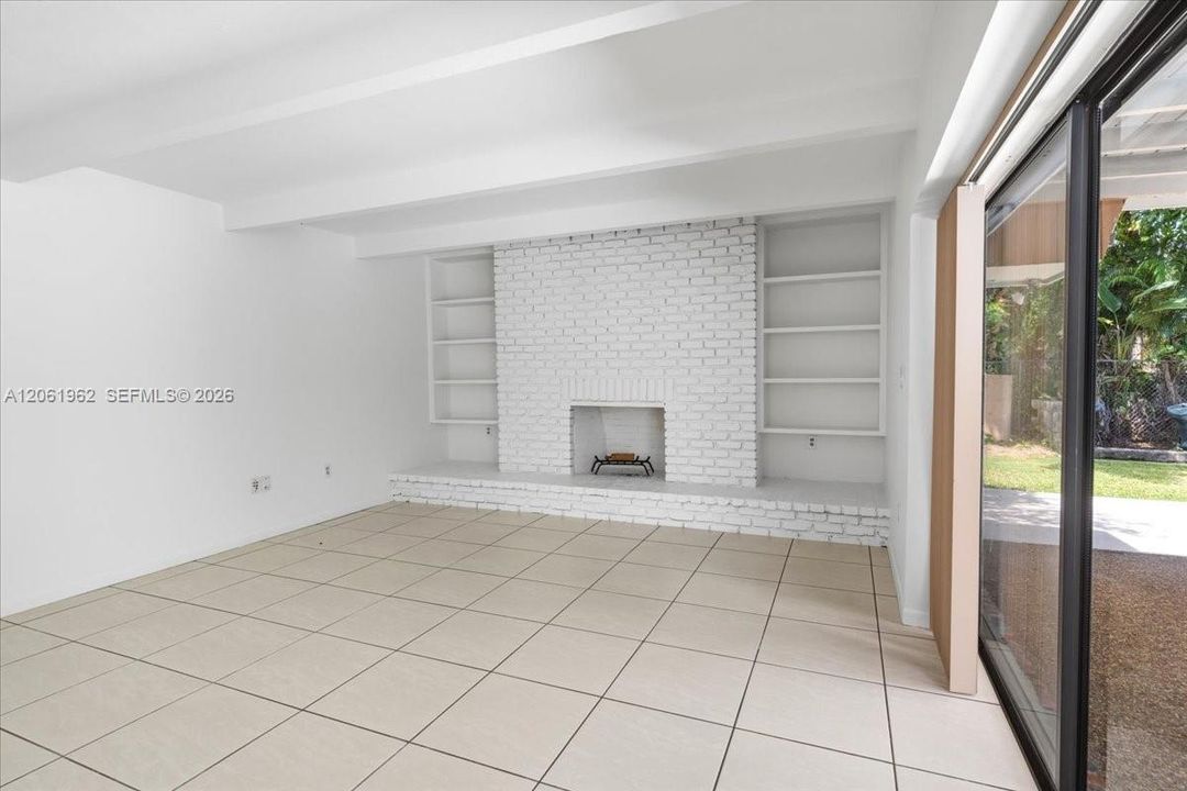 For Rent: $10,000 (4 beds, 2 baths, 2747 Square Feet)