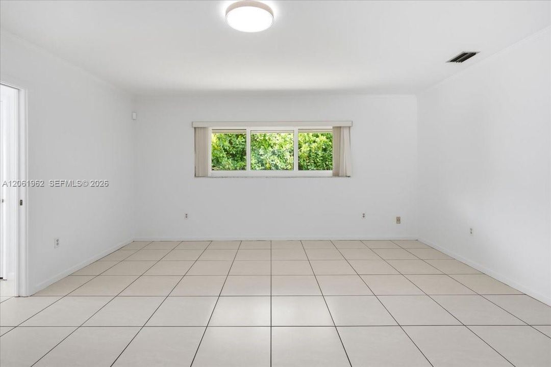 For Rent: $10,000 (4 beds, 2 baths, 2747 Square Feet)