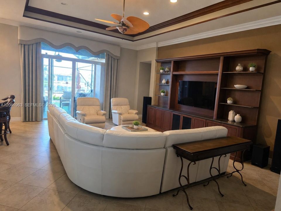 В аренду: $7,900 (3 спален, 3 ванн, 2685 Квадратных фут)