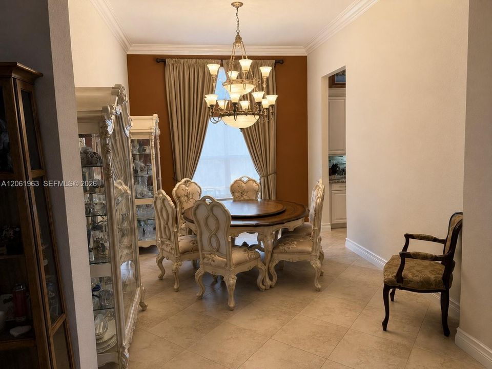 В аренду: $7,900 (3 спален, 3 ванн, 2685 Квадратных фут)