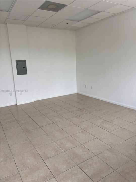 В аренду: $960 (0 спален, 0 ванн, 0 Квадратных фут)
