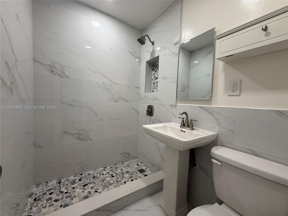 В аренду: $2,650 (2 спален, 1 ванн, 811 Квадратных фут)