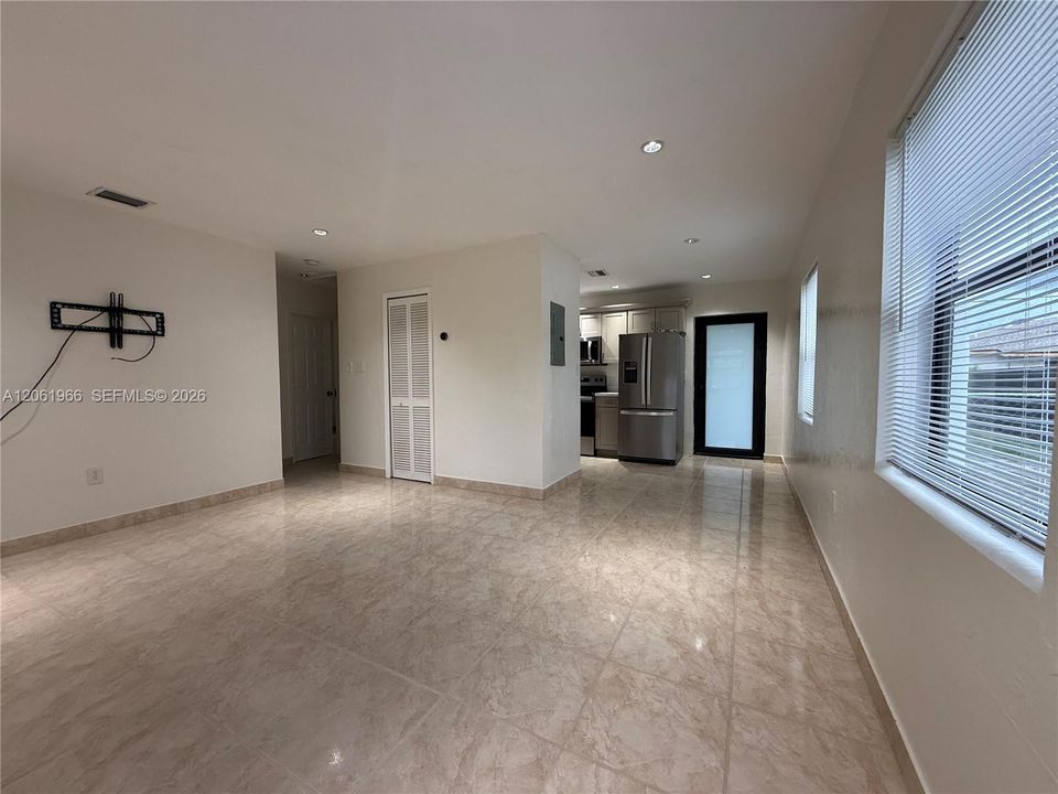 В аренду: $2,650 (2 спален, 1 ванн, 811 Квадратных фут)