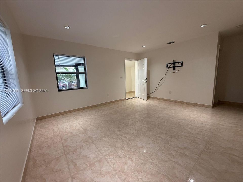 В аренду: $2,650 (2 спален, 1 ванн, 811 Квадратных фут)