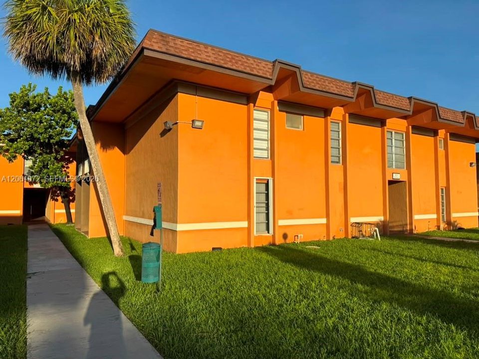 На продажу: $219,000 (2 спален, 1 ванн, 760 Квадратных фут)