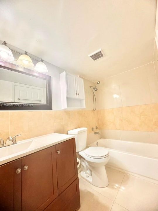 На продажу: $219,000 (2 спален, 1 ванн, 760 Квадратных фут)