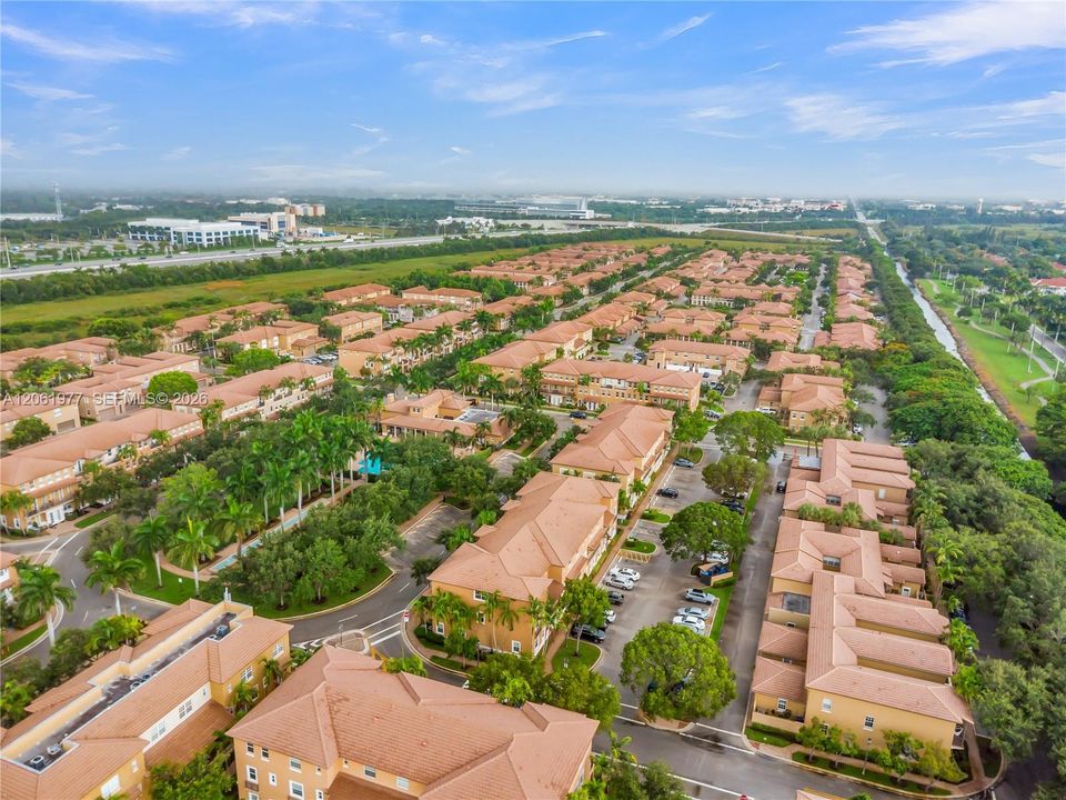 В аренду: $2,790 (2 спален, 2 ванн, 1660 Квадратных фут)