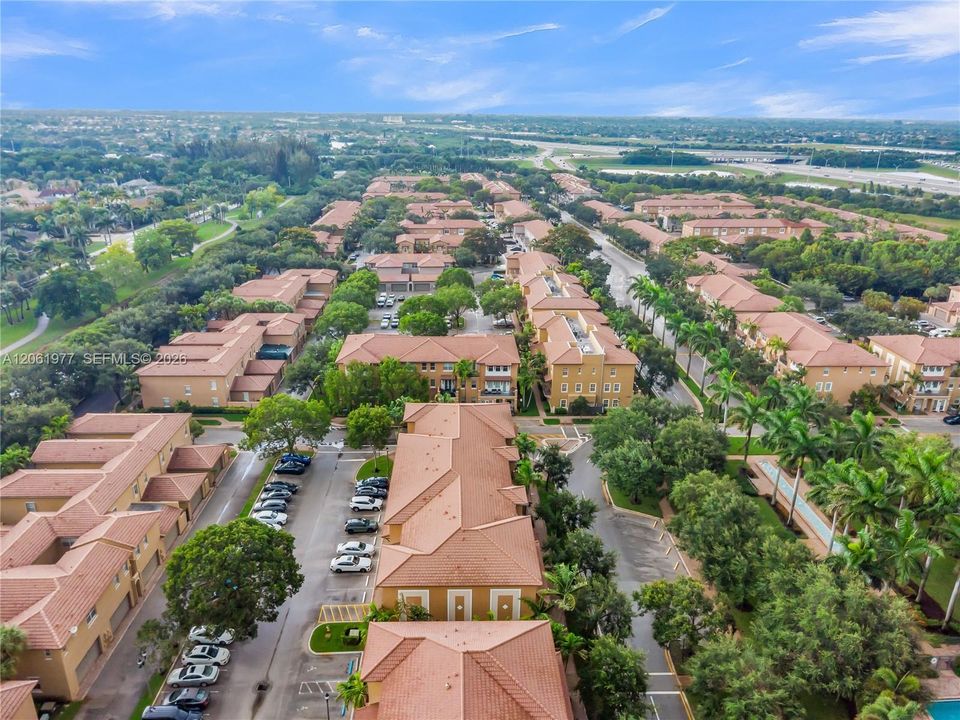 В аренду: $2,790 (2 спален, 2 ванн, 1660 Квадратных фут)