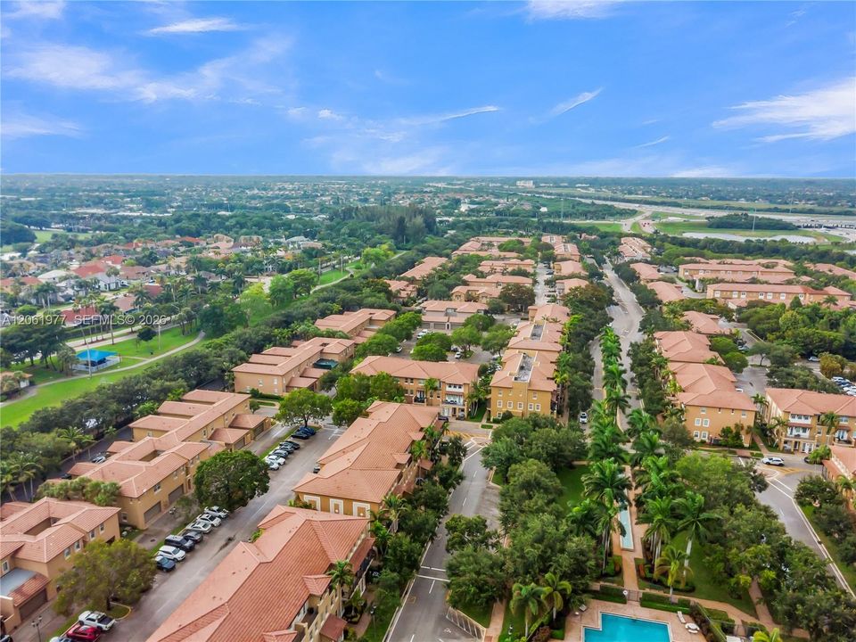 В аренду: $2,790 (2 спален, 2 ванн, 1660 Квадратных фут)