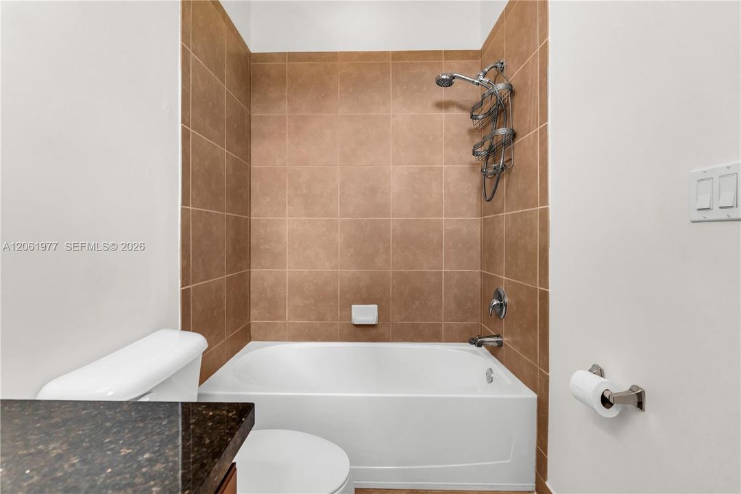 В аренду: $2,790 (2 спален, 2 ванн, 1660 Квадратных фут)