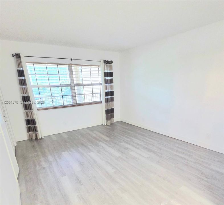 В аренду: $2,300 (2 спален, 2 ванн, 1216 Квадратных фут)