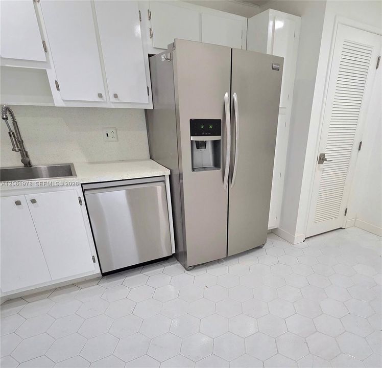 В аренду: $2,300 (2 спален, 2 ванн, 1216 Квадратных фут)