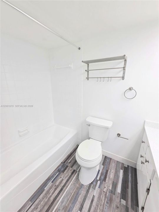 В аренду: $2,300 (2 спален, 2 ванн, 1216 Квадратных фут)