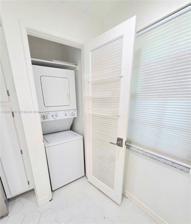 В аренду: $2,300 (2 спален, 2 ванн, 1216 Квадратных фут)