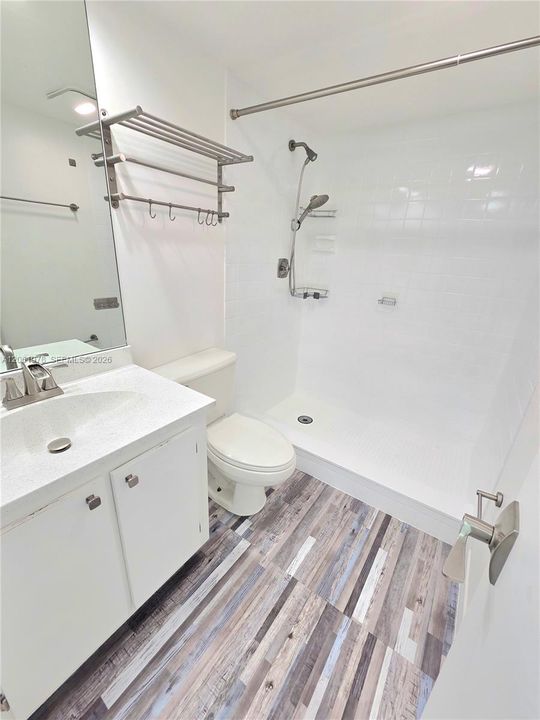 В аренду: $2,300 (2 спален, 2 ванн, 1216 Квадратных фут)