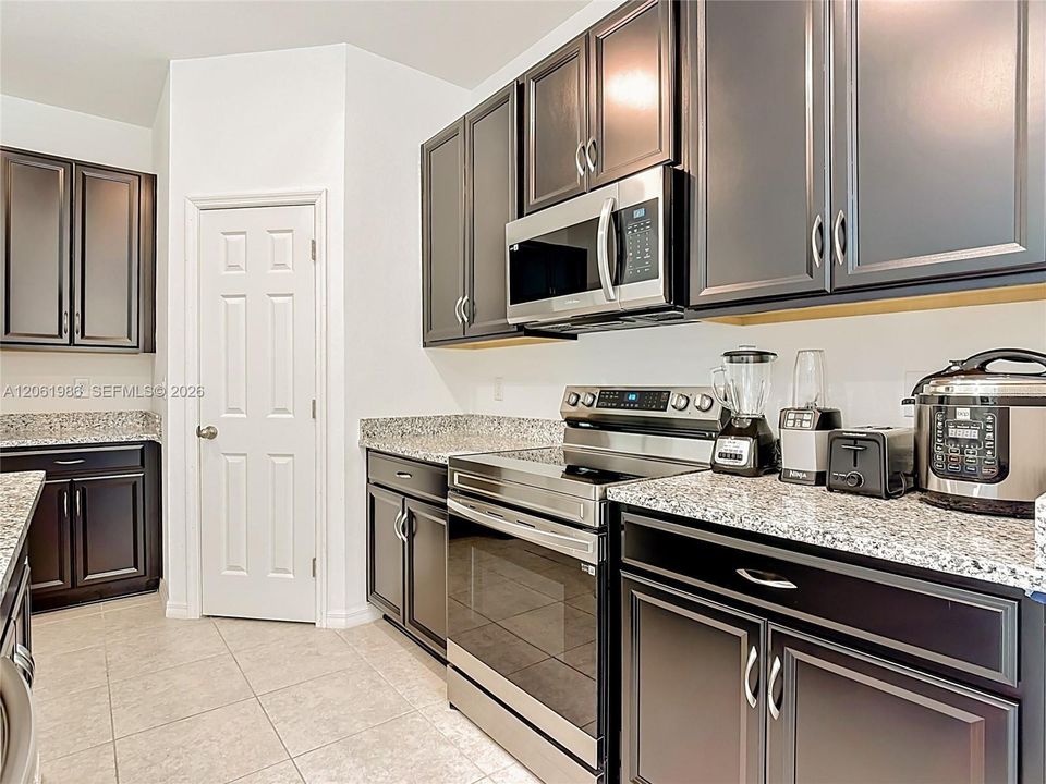 For Sale: $314,000 (4 beds, 2 baths, 1801 Square Feet)