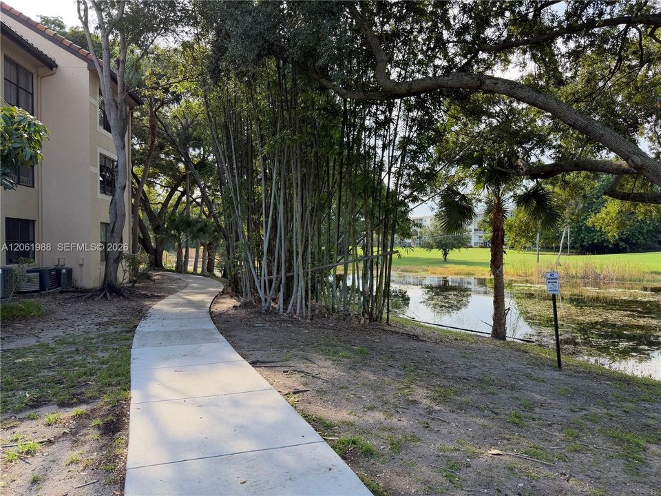 На продажу: $165,000 (1 спален, 1 ванн, 600 Квадратных фут)