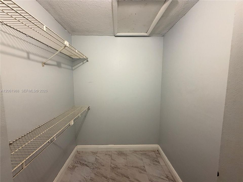 На продажу: $165,000 (1 спален, 1 ванн, 600 Квадратных фут)